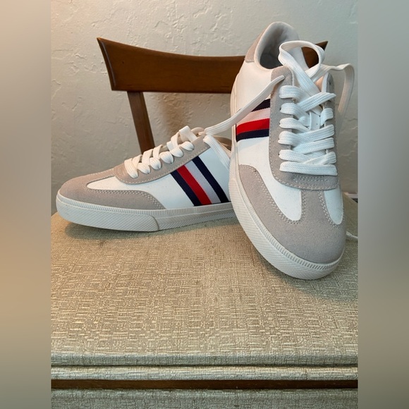 Tommy Hilfiger Women’s Sneaker - Size 8.5 - Picture 1 of 1